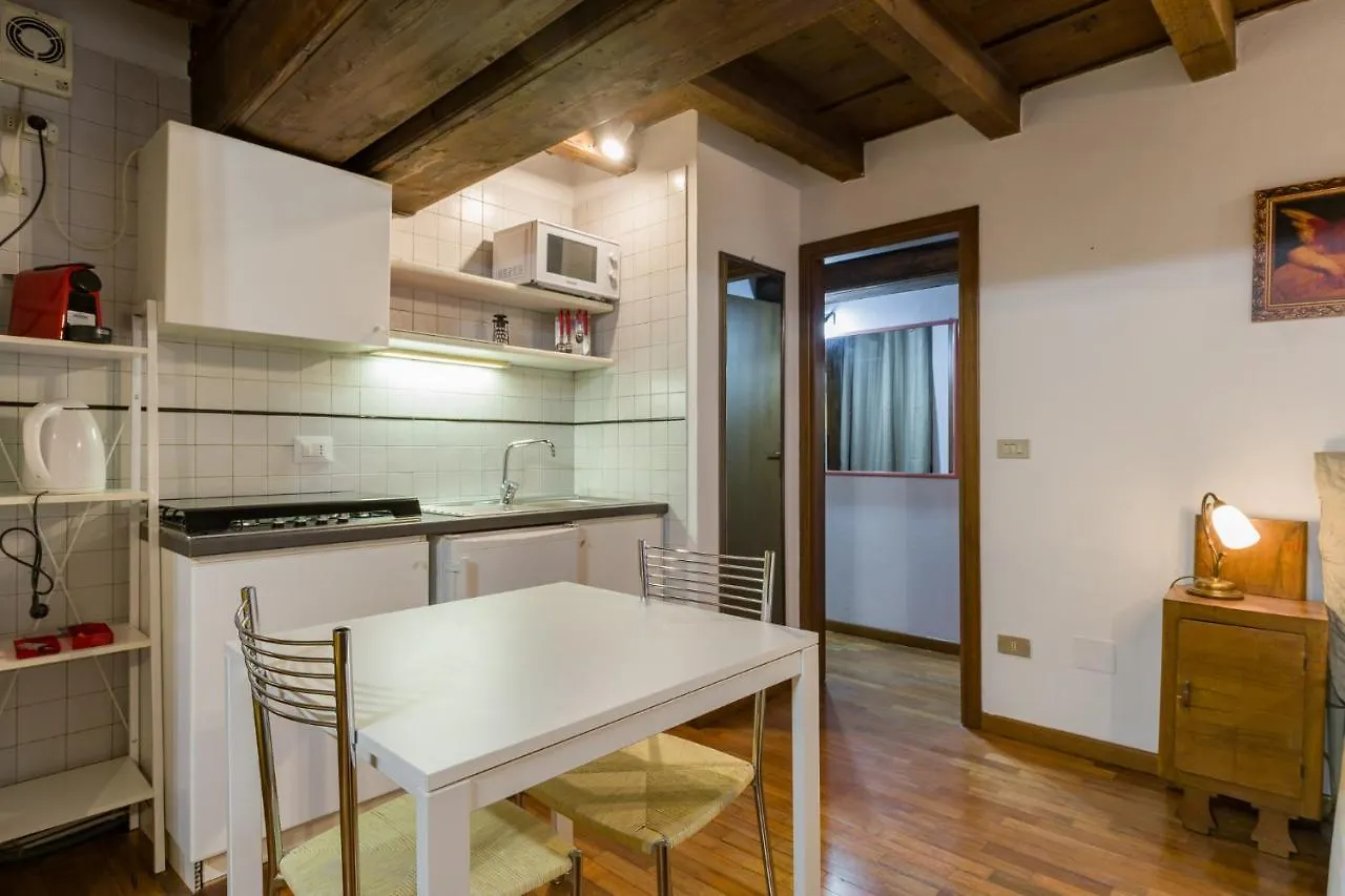 Leoncin D'Oro Apartment Verona